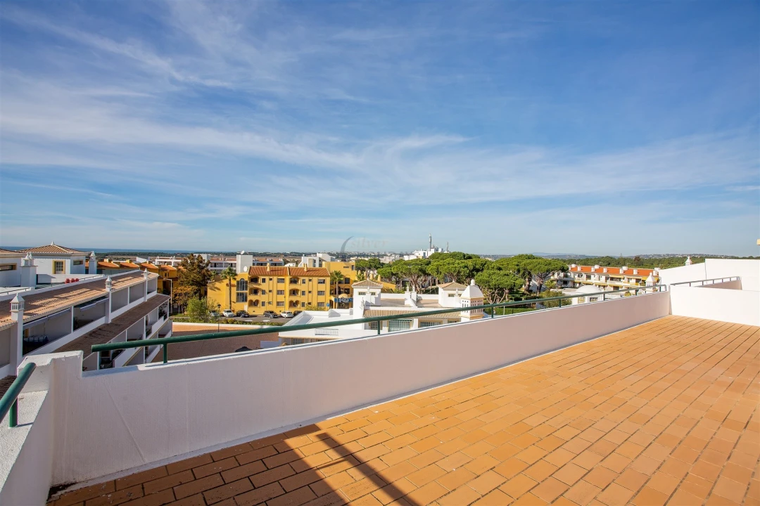 Apartamento T2 para Arrendamento férias em Quarteira Foto 9
