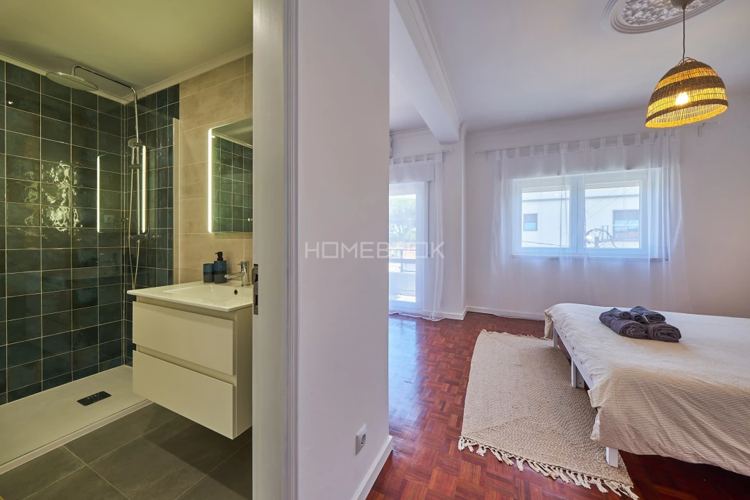 Apartamento T6 para Venda em Charneca de Caparica e Sobreda Foto 22