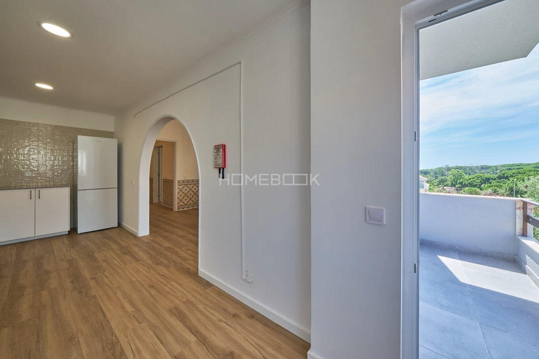 Apartamento T6 para Venda em Charneca de Caparica e Sobreda Foto 14
