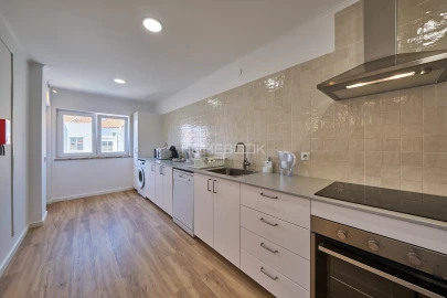 Apartamento T6 para Venda em Charneca de Caparica e Sobreda