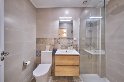 Apartamento T6 para Venda em Charneca de Caparica e Sobreda