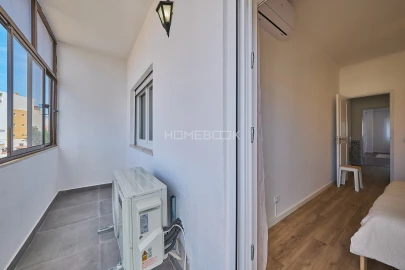 Apartamento T6 para Venda em Charneca de Caparica e Sobreda
