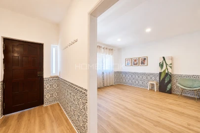 Apartamento T6 para Venda em Charneca de Caparica e Sobreda