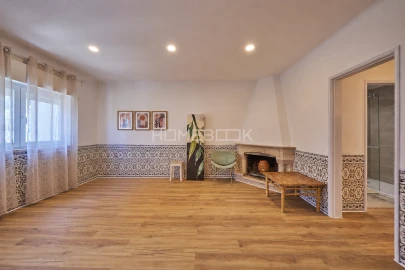 Apartamento T6 para Venda em Charneca de Caparica e Sobreda