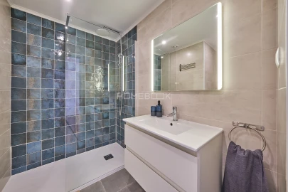 Apartamento T6 para Venda em Charneca de Caparica e Sobreda