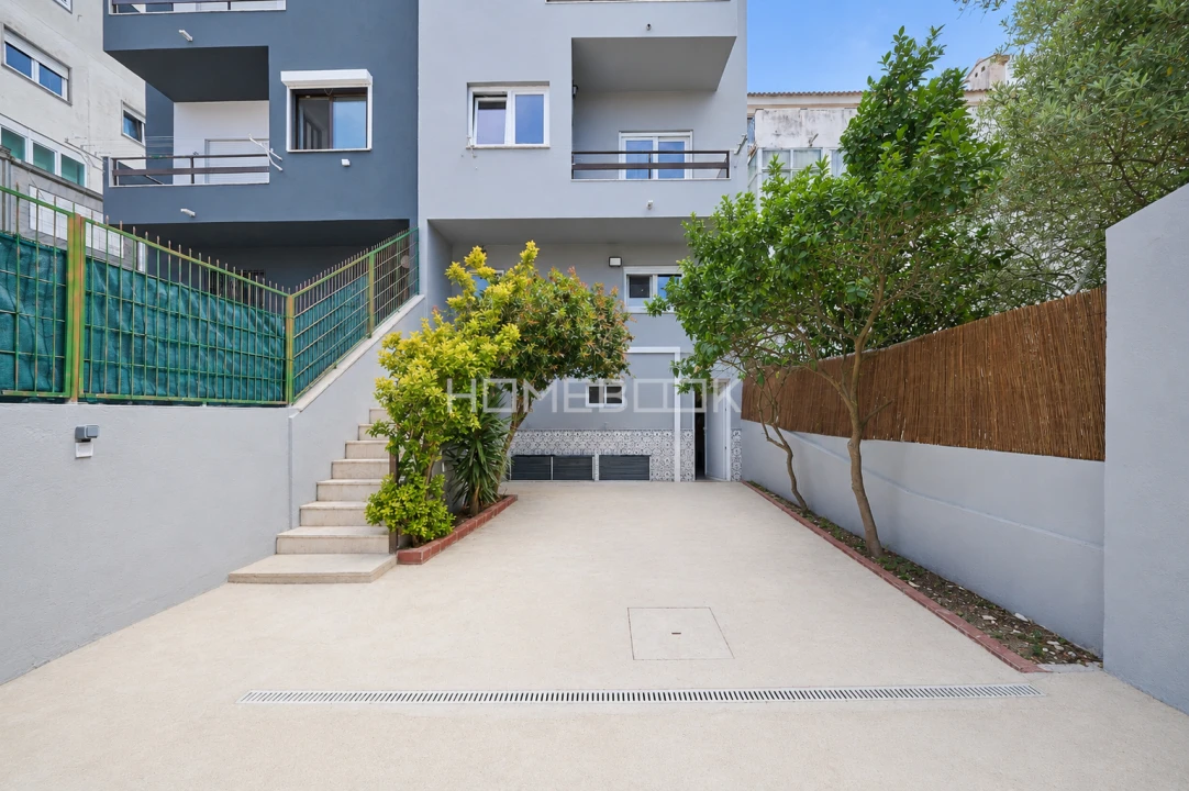Apartamento T6 para Venda em Charneca de Caparica e Sobreda Foto 48