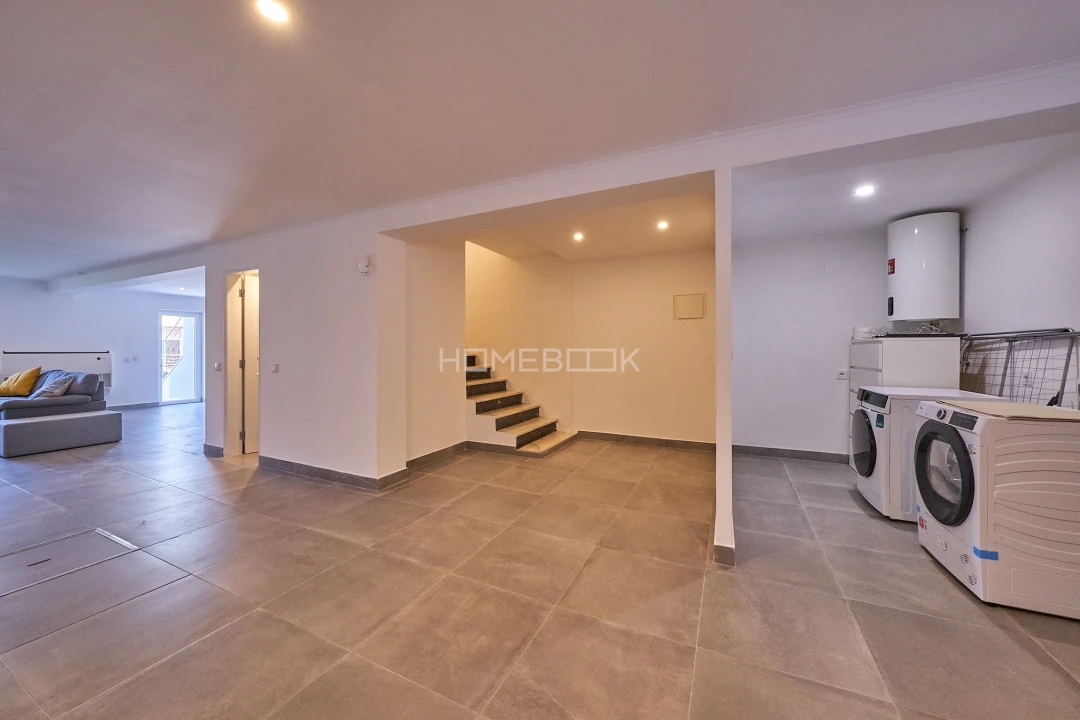 Apartamento T6 para Venda em Charneca de Caparica e Sobreda Foto 41