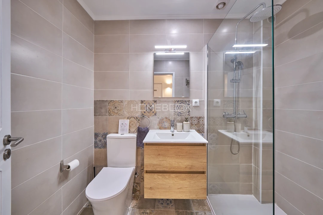 Apartamento T6 para Venda em Charneca de Caparica e Sobreda Foto 6