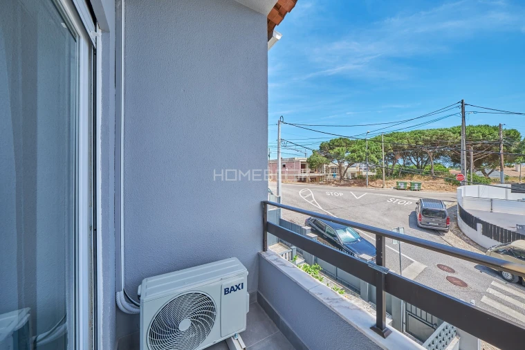 Apartamento T6 para Venda em Charneca de Caparica e Sobreda Foto 27