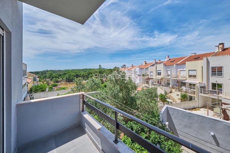 Apartamento T6 para Venda em Charneca de Caparica e Sobreda Foto 16