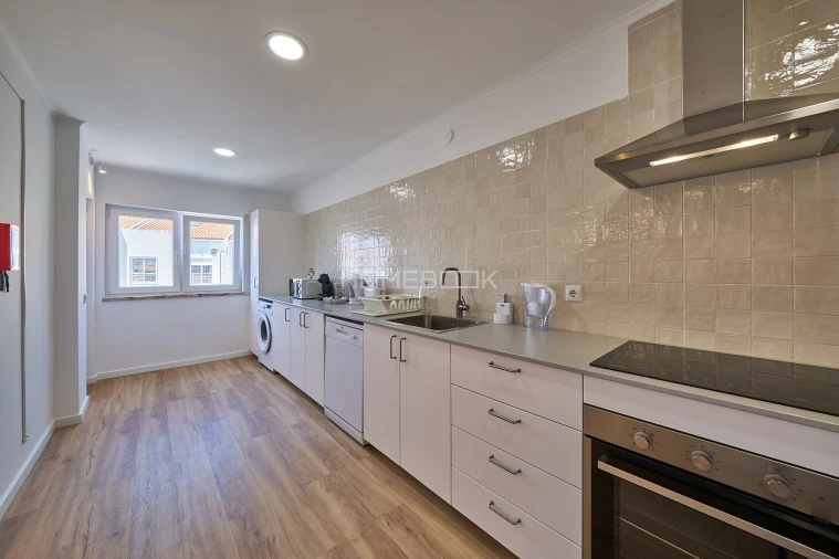 Apartamento T6 para Venda em Charneca de Caparica e Sobreda Foto 12
