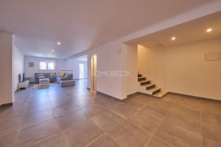 Apartamento T6 para Venda em Charneca de Caparica e Sobreda Foto 40