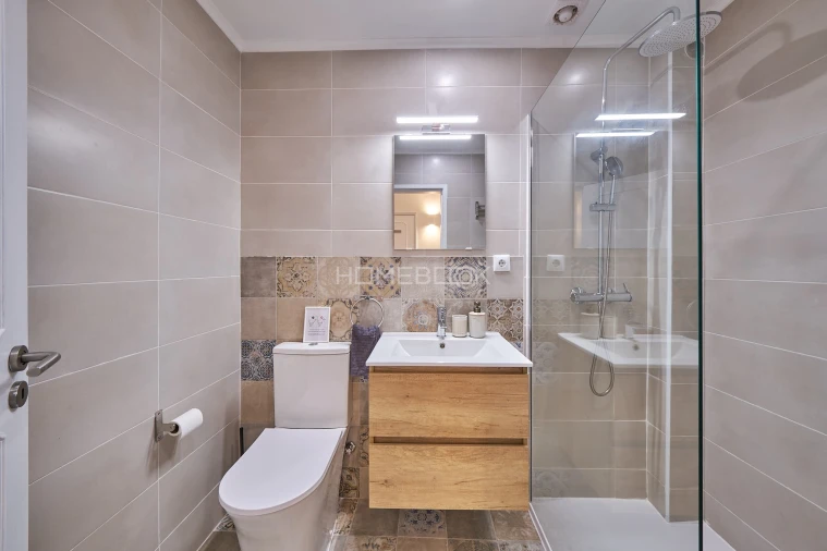 Apartamento T6 para Venda em Charneca de Caparica e Sobreda Foto 6