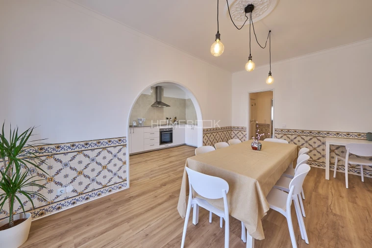 Apartamento T6 para Venda em Charneca de Caparica e Sobreda Foto 11