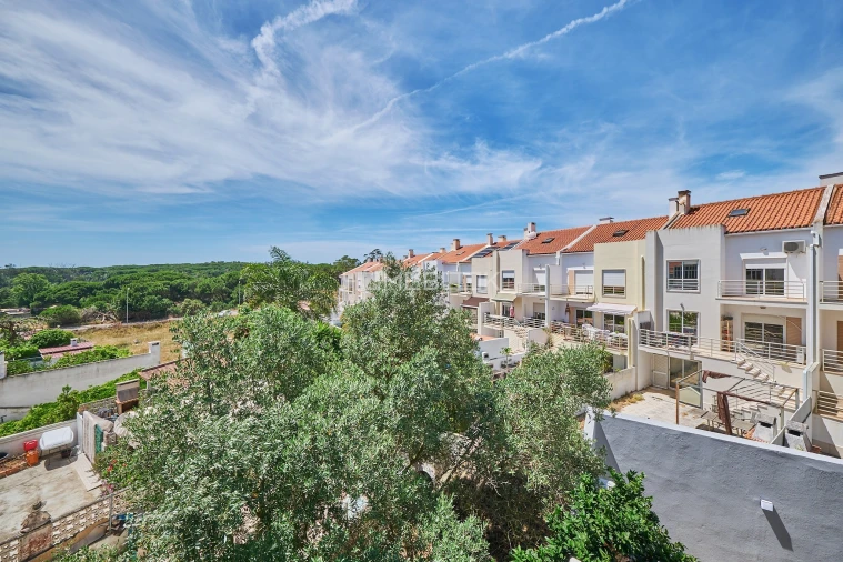 Apartamento T6 para Venda em Charneca de Caparica e Sobreda Foto 17