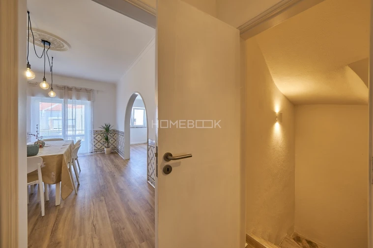 Apartamento T6 para Venda em Charneca de Caparica e Sobreda Foto 7