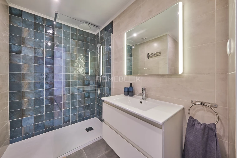 Apartamento T6 para Venda em Charneca de Caparica e Sobreda Foto 23