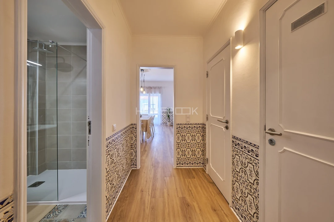 Apartamento T6 para Venda em Charneca de Caparica e Sobreda Foto 5