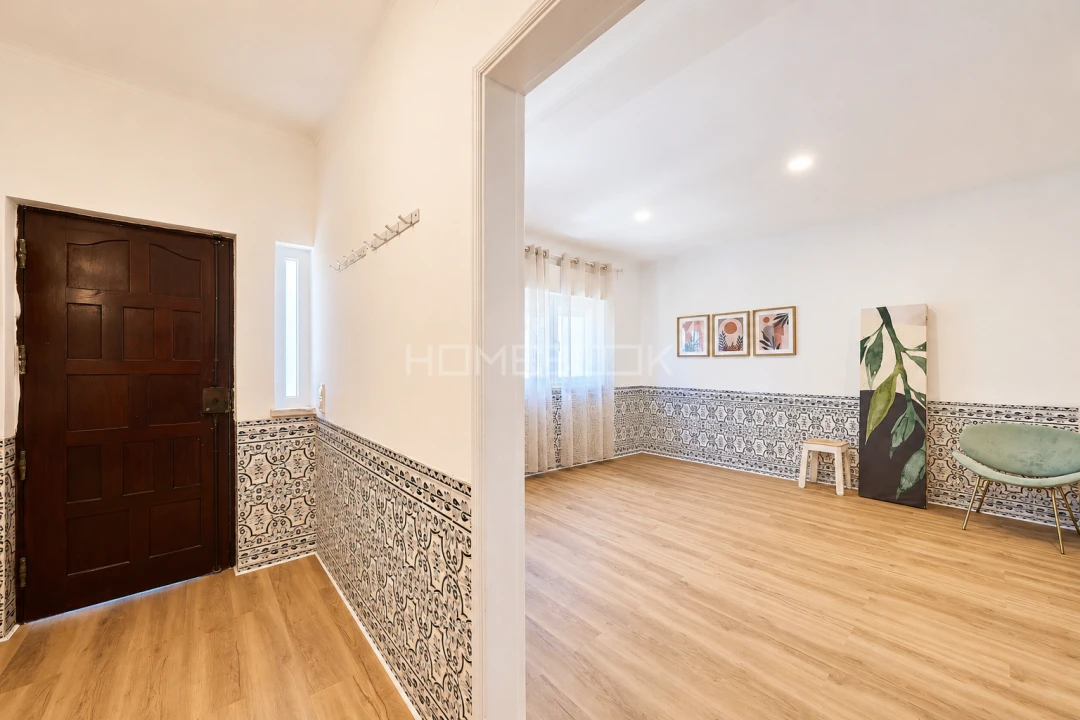 Apartamento T6 para Venda em Charneca de Caparica e Sobreda Foto 3