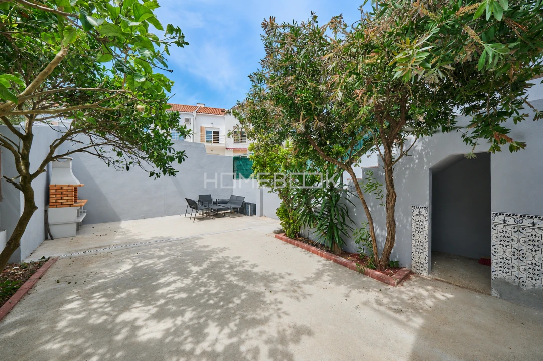 Apartamento T6 para Venda em Charneca de Caparica e Sobreda Foto 47