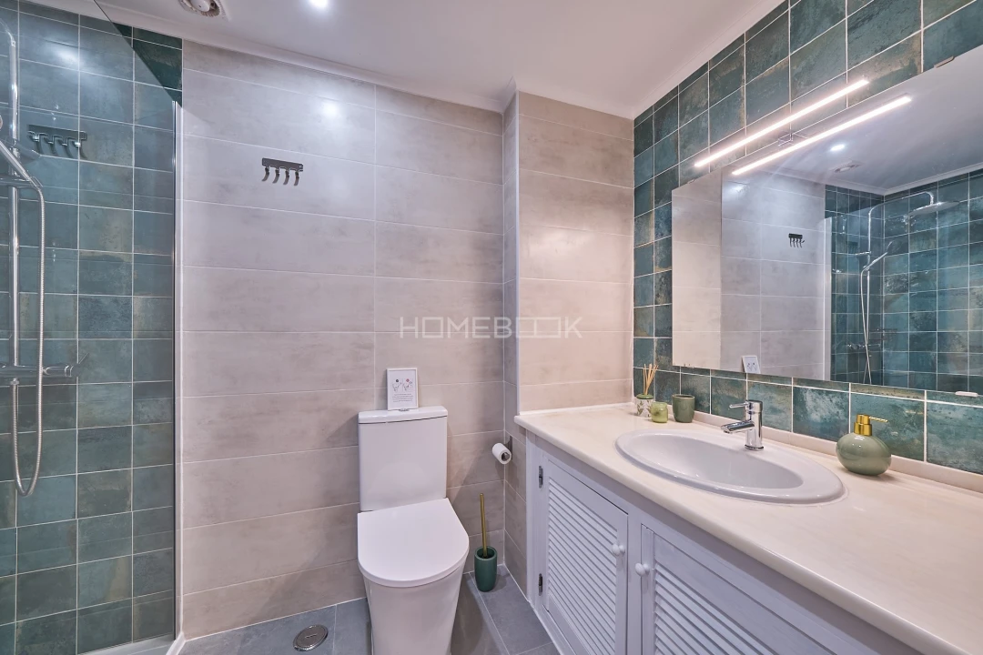 Apartamento T6 para Venda em Charneca de Caparica e Sobreda Foto 21
