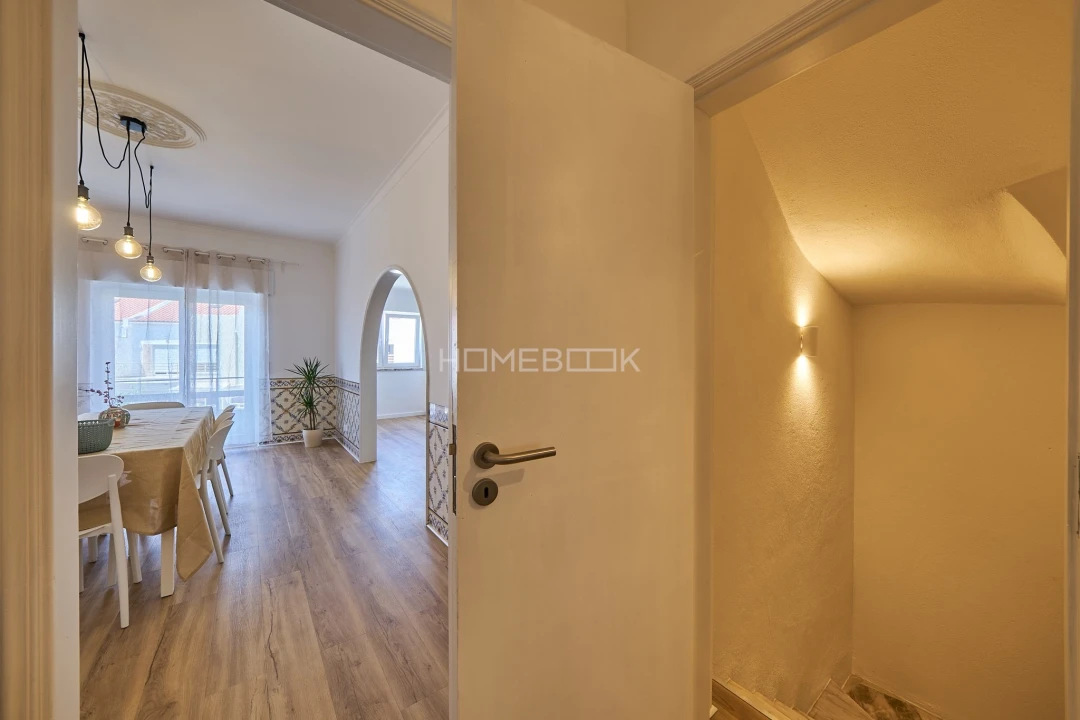 Apartamento T6 para Venda em Charneca de Caparica e Sobreda Foto 7