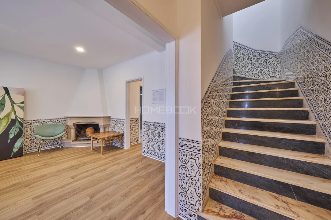 Apartamento T6 para Venda em Charneca de Caparica e Sobreda Foto 4
