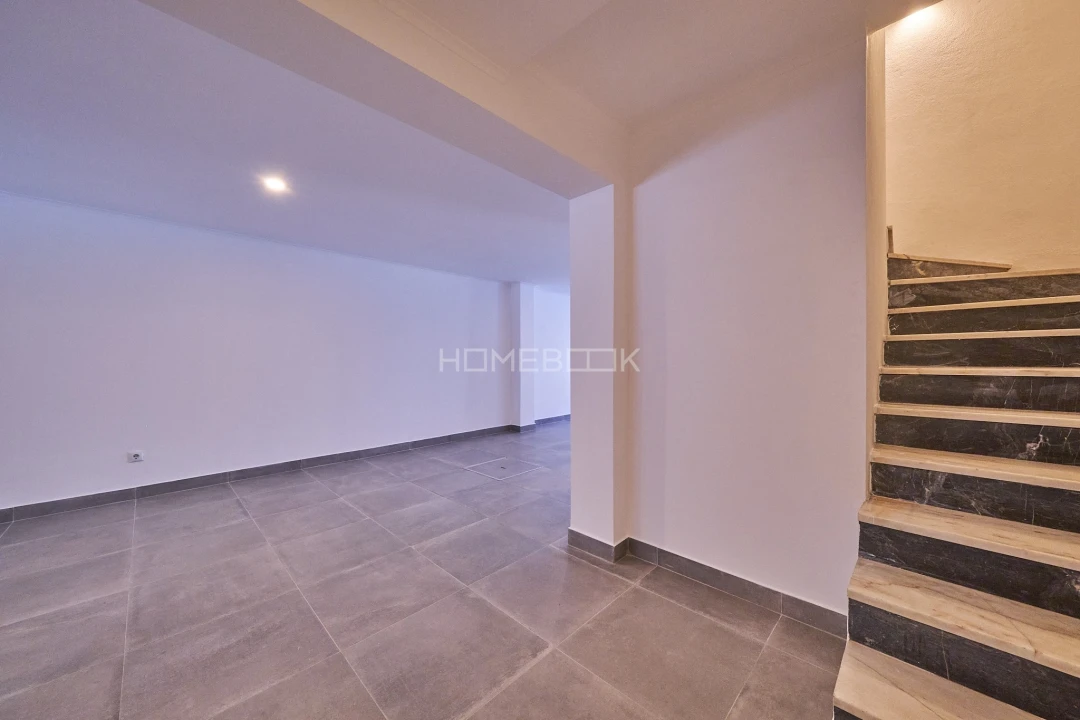 Apartamento T6 para Venda em Charneca de Caparica e Sobreda Foto 39