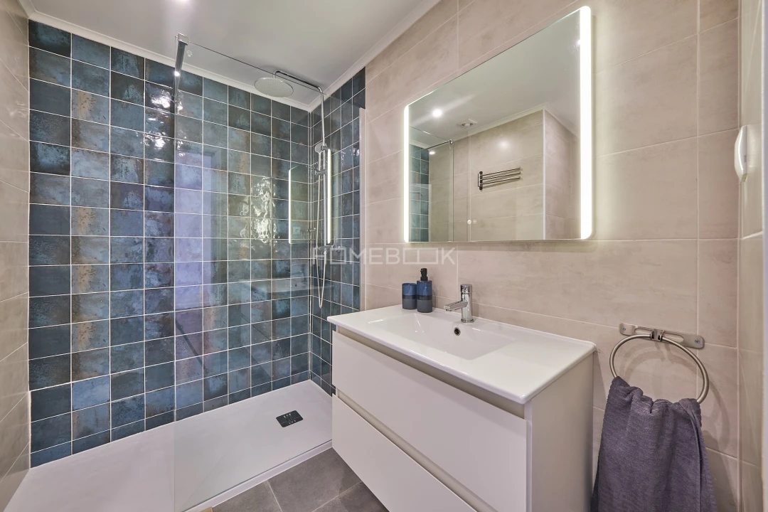 Apartamento T6 para Venda em Charneca de Caparica e Sobreda Foto 23