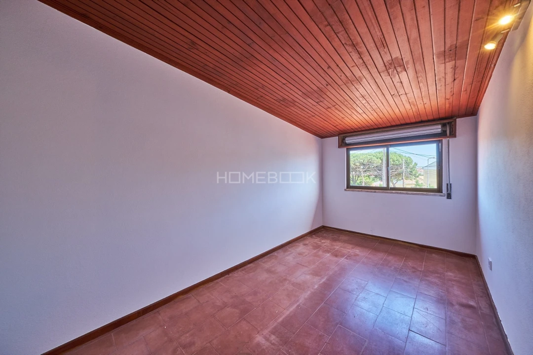 Apartamento T6 para Venda em Charneca de Caparica e Sobreda Foto 36