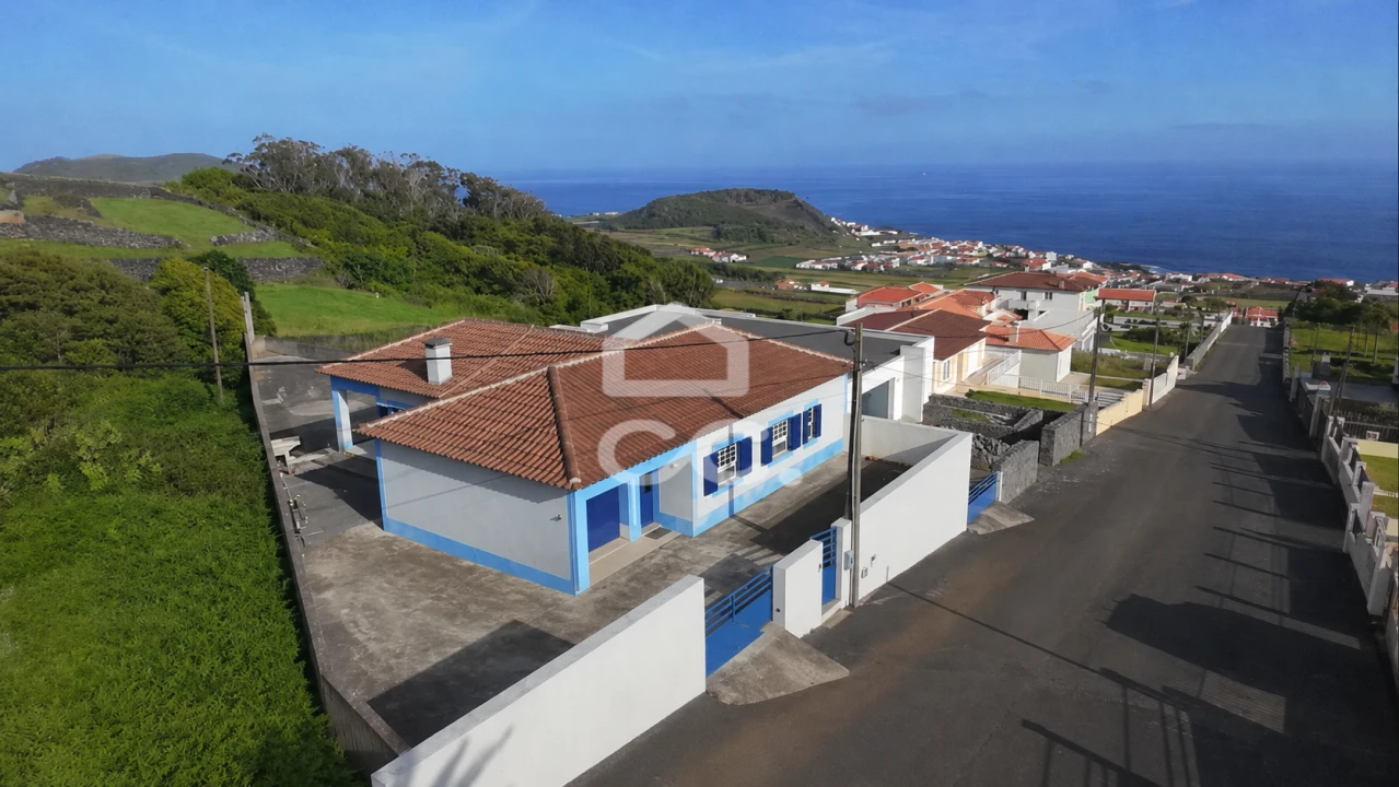 Moradia T3 para Venda em Porto Judeu Foto 2
