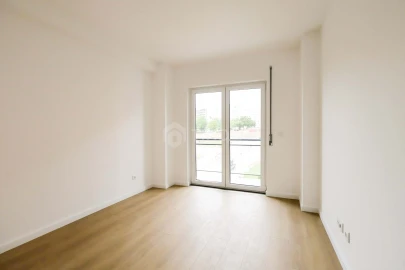 Apartamento T3 para Venda em Santo António dos Cavaleiros e Frielas