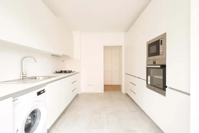 Apartamento T3 para Venda em Santo António dos Cavaleiros e Frielas