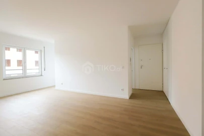 Apartamento T3 para Venda em Santo António dos Cavaleiros e Frielas