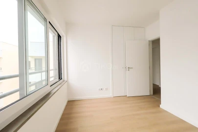 Apartamento T3 para Venda em Santo António dos Cavaleiros e Frielas