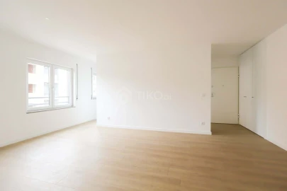 Apartamento T3 para Venda em Santo António dos Cavaleiros e Frielas