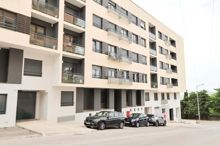 Apartamento T3 para Venda em Santo António dos Cavaleiros e Frielas