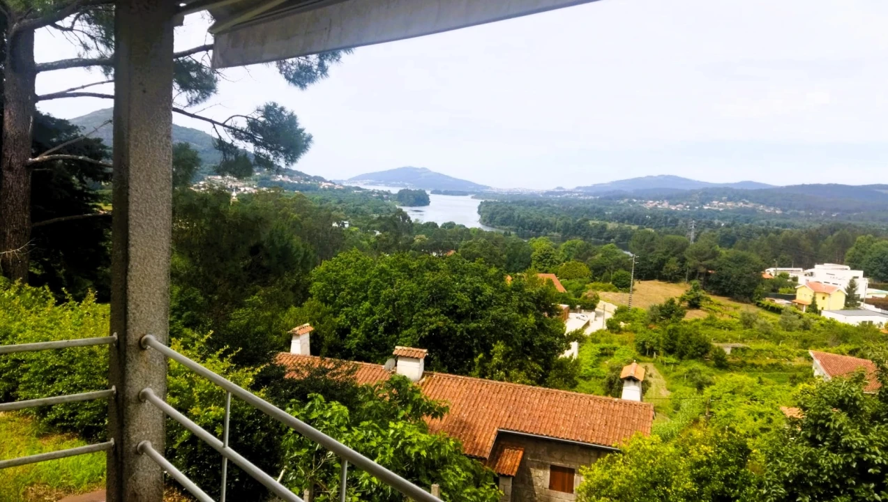 Moradia T4 para Venda em Loivo Foto 1