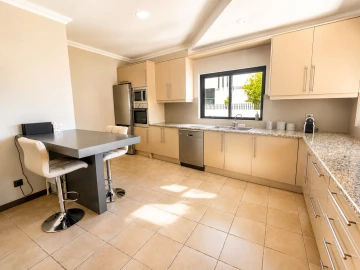 Moradia T4 para Venda em Loule (São Clemente)