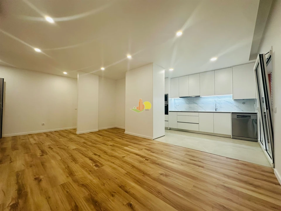 Apartamento T2 para Venda em Tavarede Foto 5