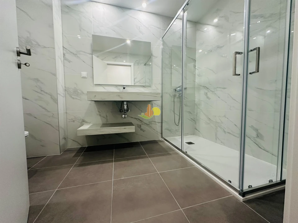 Apartamento T2 para Venda em Tavarede Foto 11