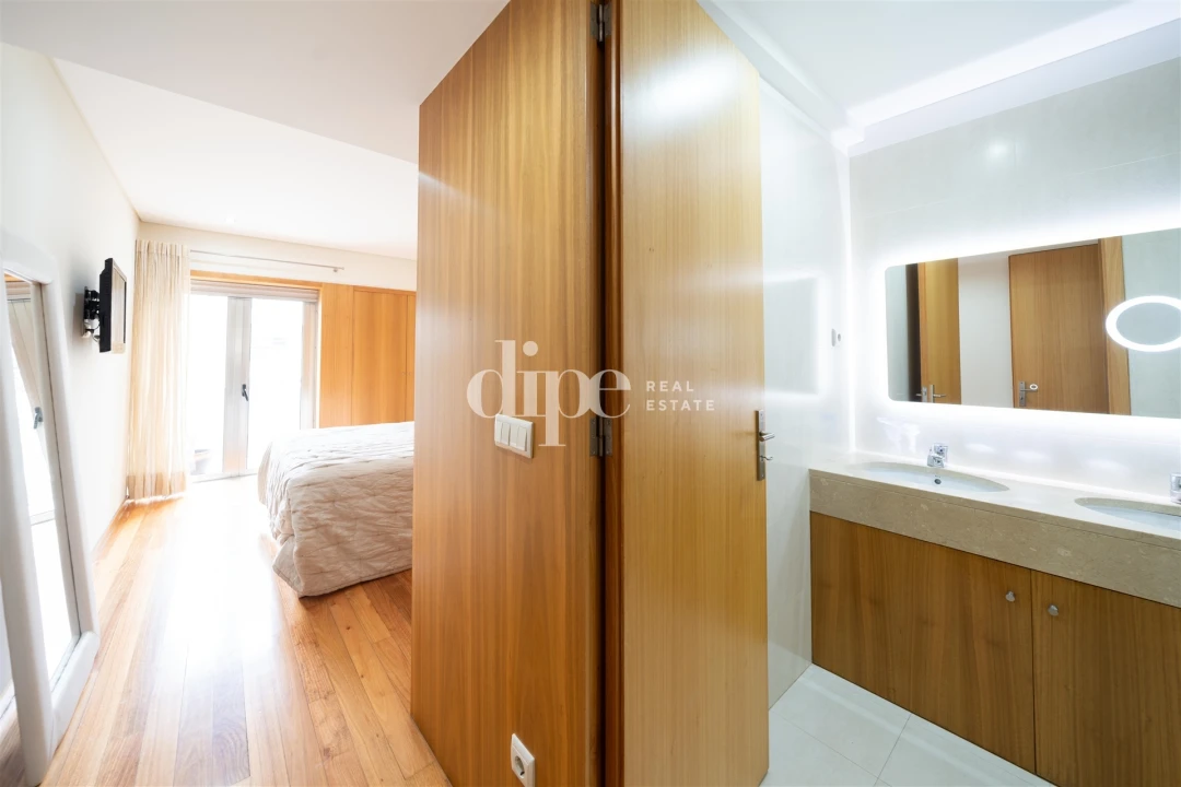 Apartamento T2 para Venda em Mesão Frio Foto 17