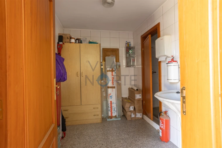 Armazém para Venda em Alfandega da Fe Foto 15
