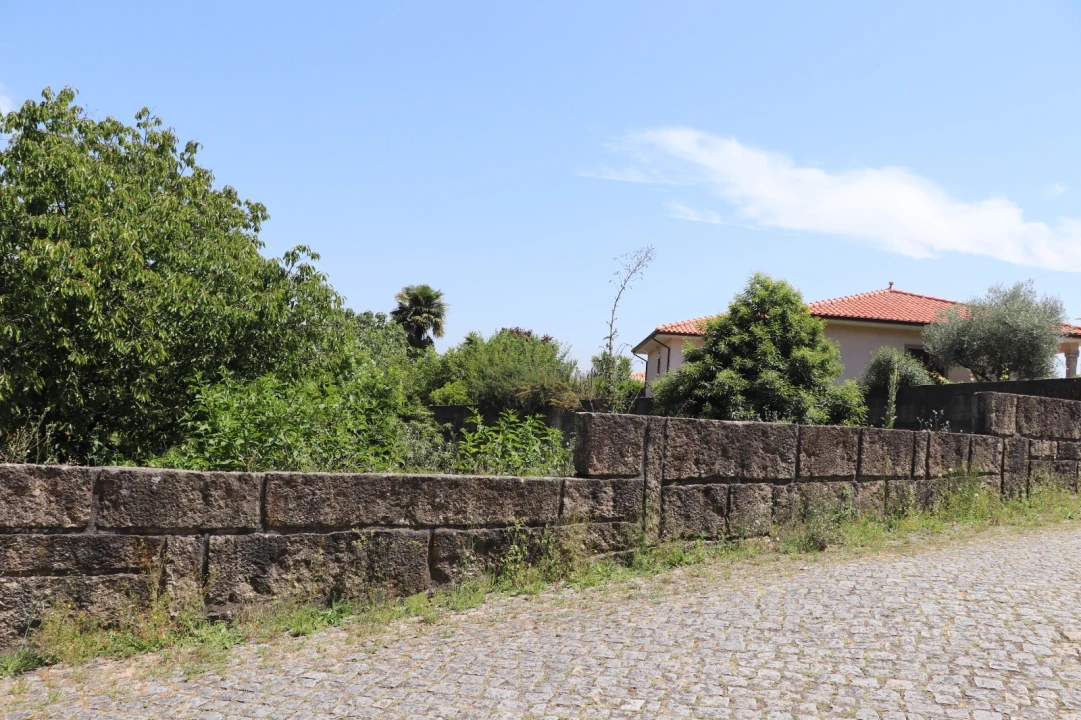 Terreno para Venda em Lordelo Foto 1