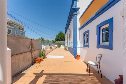 Moradia T4 para Venda em Santa Barbara de Nexe