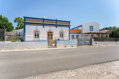Moradia T4 para Venda em Santa Barbara de Nexe