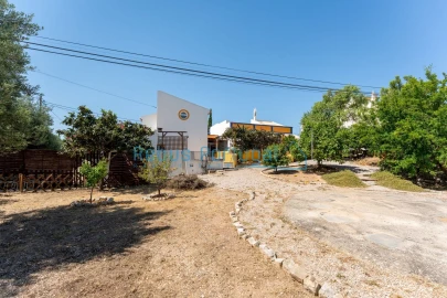 Moradia T4 para Venda em Santa Barbara de Nexe