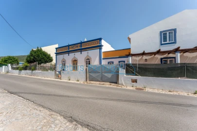 Moradia T4 para Venda em Santa Barbara de Nexe