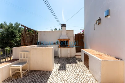 Moradia T4 para Venda em Santa Barbara de Nexe