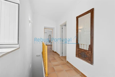 Moradia T4 para Venda em Santa Barbara de Nexe